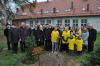 Zasadzenie pamiątkowego drzewa przez Burmistrzów i Radnych Gminy Kluczbork dla hospicjum